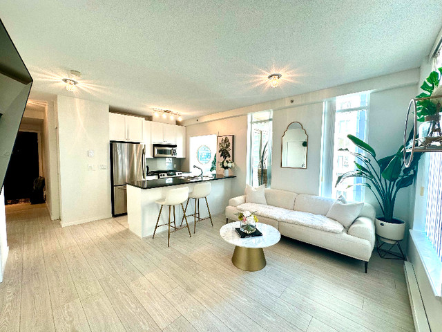 $3,600 / 1br -  Fully furnished 1-bedroom and den condo for rent in Long Term Rentals in Vancouver