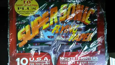 10 “SUPER SONIC” Flying Paper Mighty Fighters U.S.A. Planes Includes Chart And 10 Trading Cards To G...