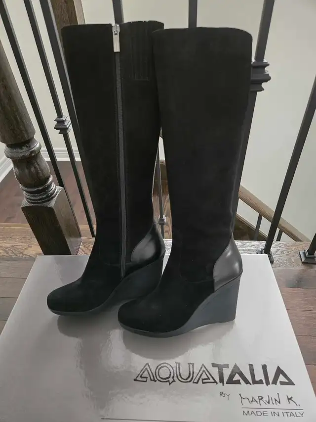 DESIGNER AQUATALIA SUEDE BOOTS  Made in ITALY in Women's - Shoes in City of Toronto - Image 2