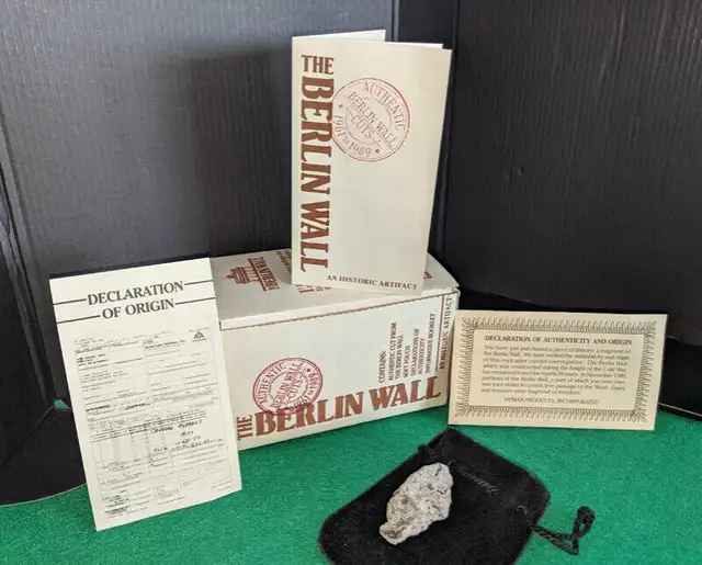 A Piece of history the Berlin Wall - Mur de Berlin in Arts & Collectibles in Gatineau - Image 7