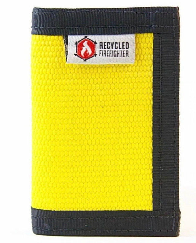 Recycled Firefighter wallet card holder NEUF new dans Autre  à Ville de Montréal