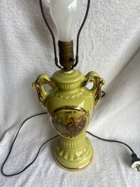 VINTAGE LAMP  NEW SWAN TIFFANY STYLE LAMP & MORE ITEMS
