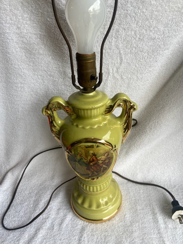 VINTAGE LAMP  NEW SWAN TIFFANY STYLE LAMP & MORE ITEMS in Arts & Collectibles in Mississauga / Peel Region