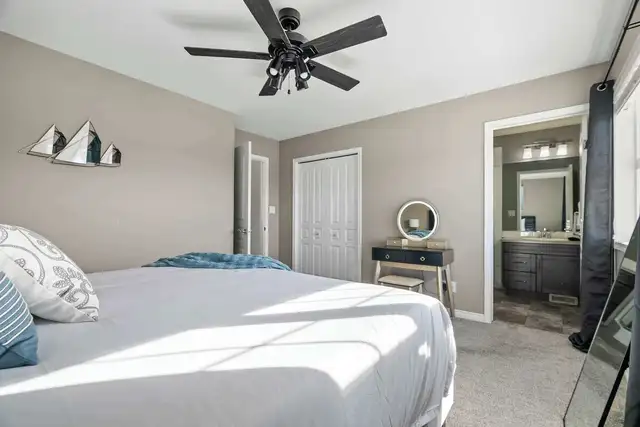 Sylvan Lake Vacation Rental | July 30 – August 4 | Sleeps 7 | in Alberta in Canada - Image 4