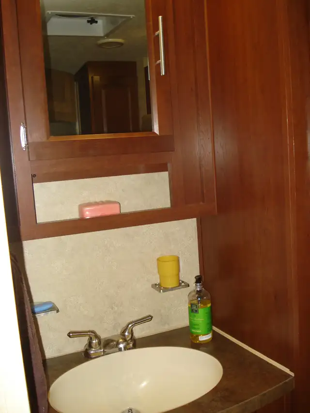 2015 forest river Flagstaff V-Lite {one owner} in Travel Trailers & Campers in Regina - Image 9
