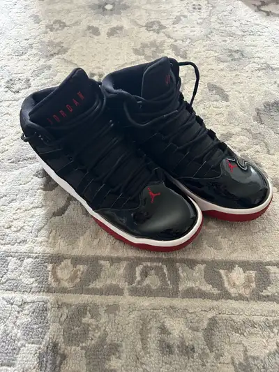 Nike Jordan Max Aura sneakers in Youth size 6.5 (NO BOX) •Worn only once or twice – like new • Black...