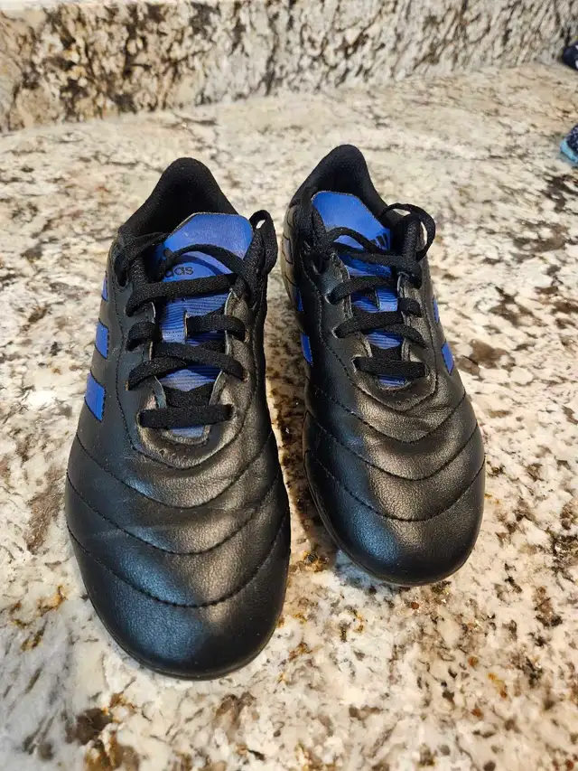 Adidas Soccer Cleats in Soccer in Kitchener / Waterloo - Image 2