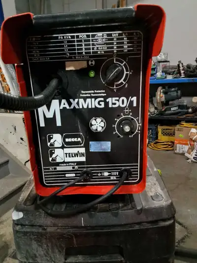 Mig Welder Very little use Plugs into 120v Standard outlet