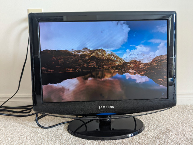 Samsung LN-T1953H 19" 16:9 LCD HDTV in TVs in London - Image 4