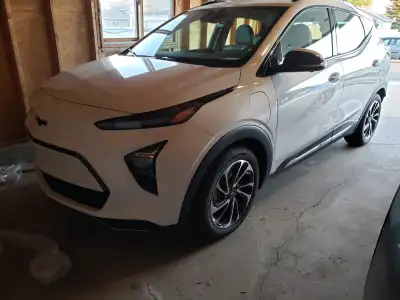Chev bolt euv white...two tone leather seats front and rear heated front colled one pedal drive very...