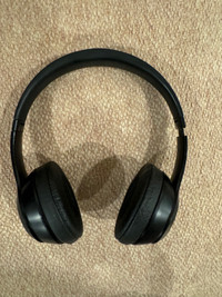 Beats Solo 3 wireless Bluetooth headphones 