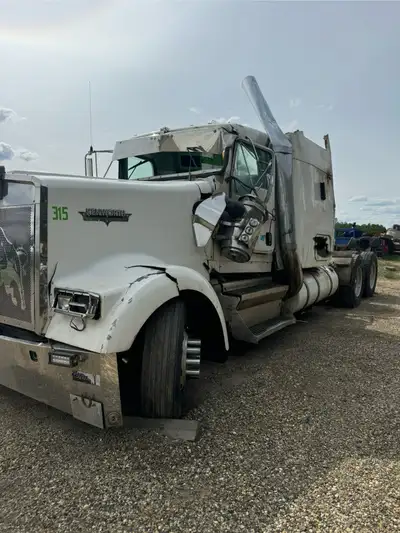 Cat c15 good running(no paperwork) 18 speed Rear ends 3.70 Dsp 40 22.5 rubber like new