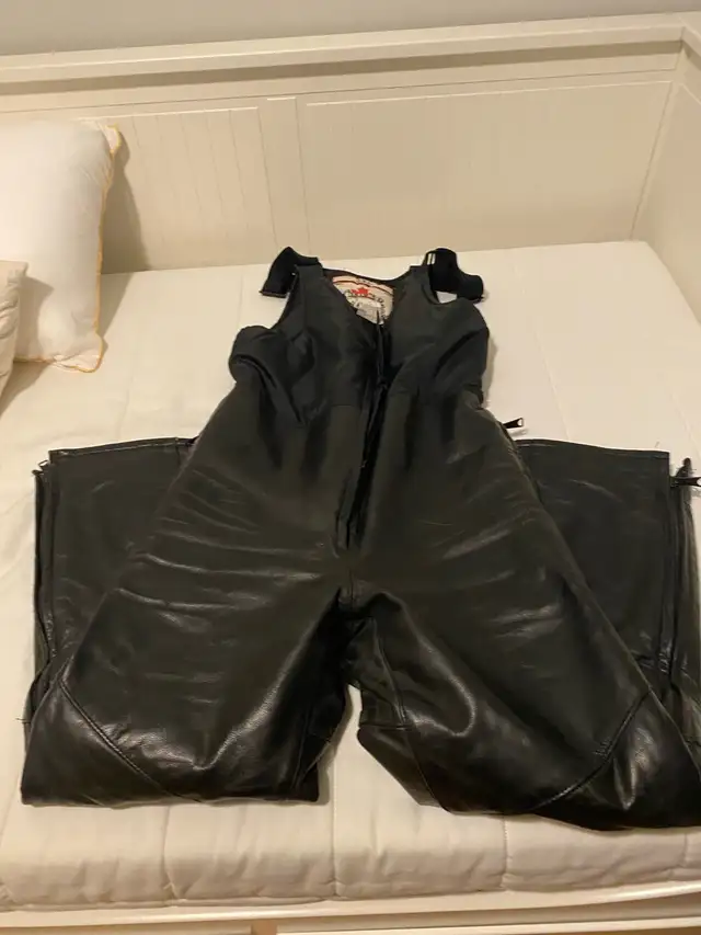 Women’s Leather Snowmobile Suit - price slashed in Women's - Tops & Outerwear in Calgary - Image 6