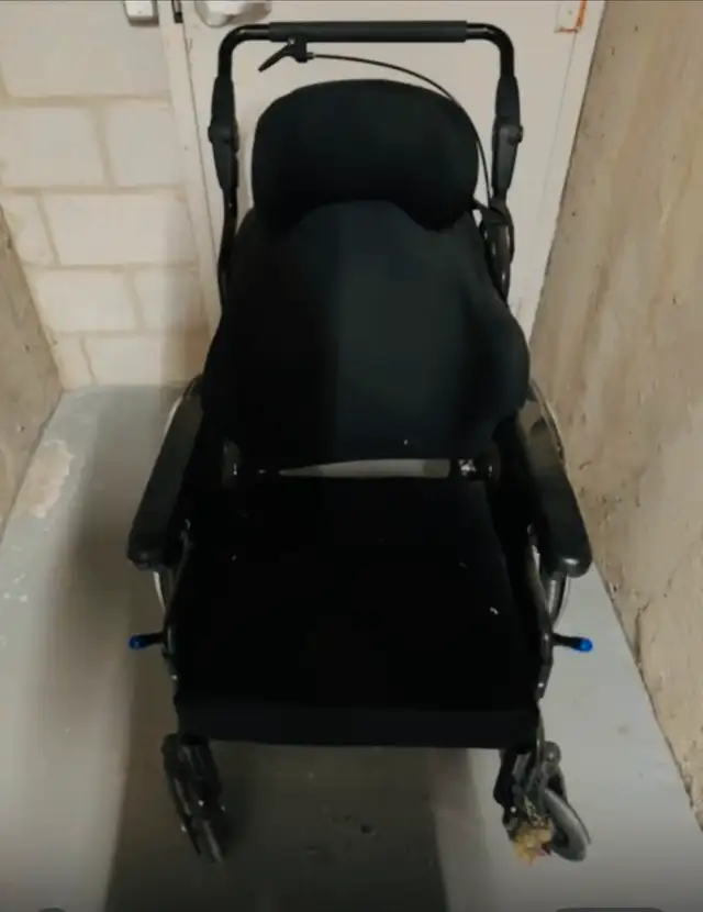 wheel chair 63849001018243123