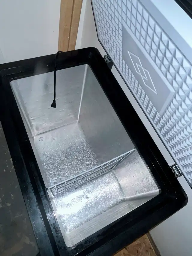 Deep Freeze like new! (7 cu ft)63793631623811121