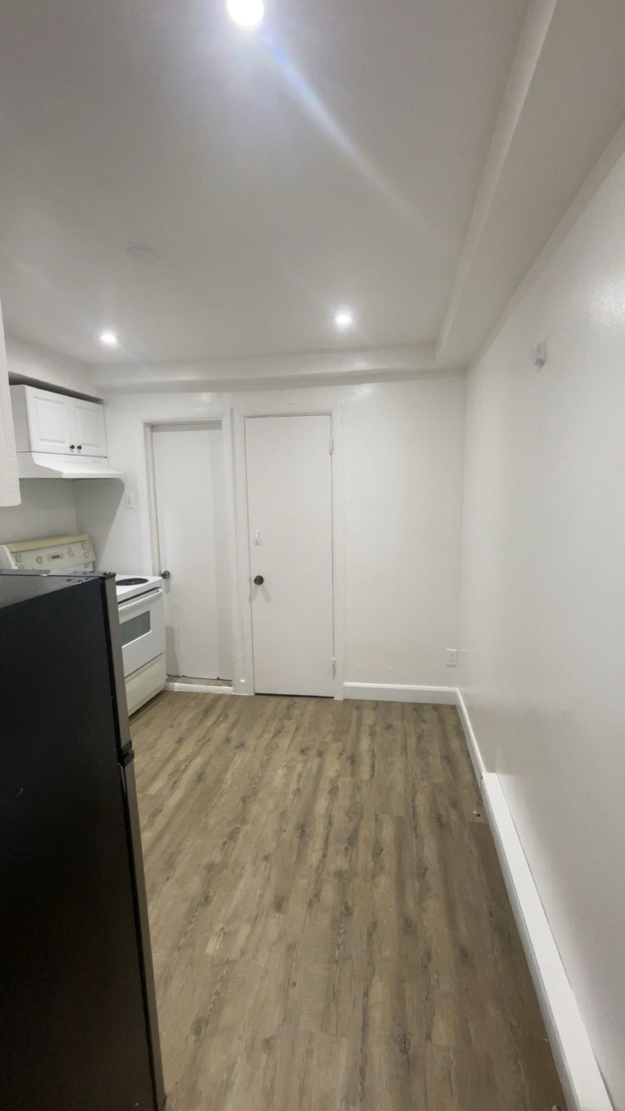 Beautifully Renovated 2½ Apartment for Rent - 900$ — photo 3