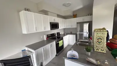 2 rooms available will be sharing washroom/kitchen Prefer couples and girls For girls or couples onl...