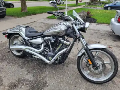 2009 Yamaha Raider 1900. Bike is a beast! Only 10,613 Miles (16,981 KM) - Vance & Hines Big Radius 2...