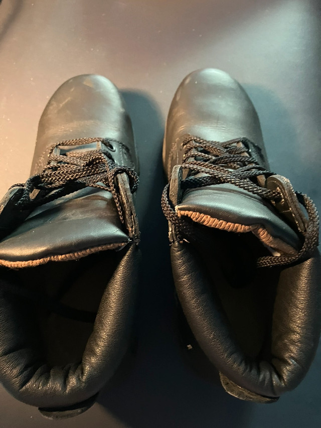 Bottes noires cap d’acier pour femmes ou hommes. dans Femmes - Chaussures  à Laval/Rive Nord