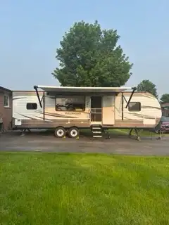 2018 fleetwood wildwood 275 luxury couples travel trailer Total length 32ft. Sleeps 6. Front private...