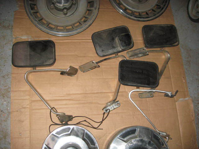 FORD TRUCK DOOR MIRRORS and HUBCAPS in Other Parts & Accessories in Thunder Bay - Image 4