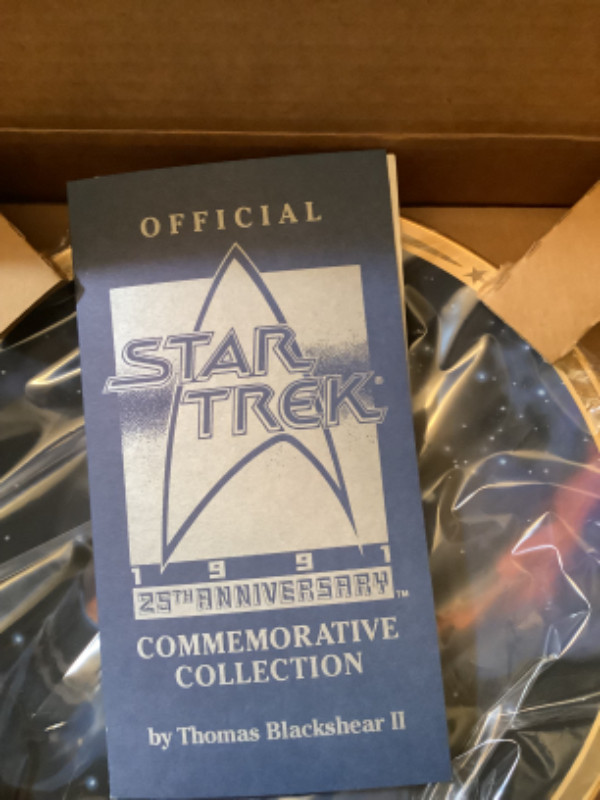 Star Trek 25th Anniversary McCoy Collector Plate New in Arts & Collectibles in Kitchener / Waterloo - Image 2