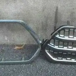 Grille de plastique pour pickup Toyota Tacoma 2017 in Auto Body Parts in Longueuil / South Shore - Image 3