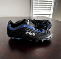 Brand new soccer shoe cleats size 6 unisex