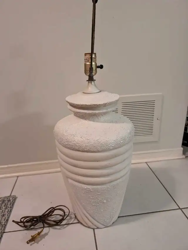 White lamp  in Indoor Lighting & Fans in Mississauga / Peel Region - Image 3