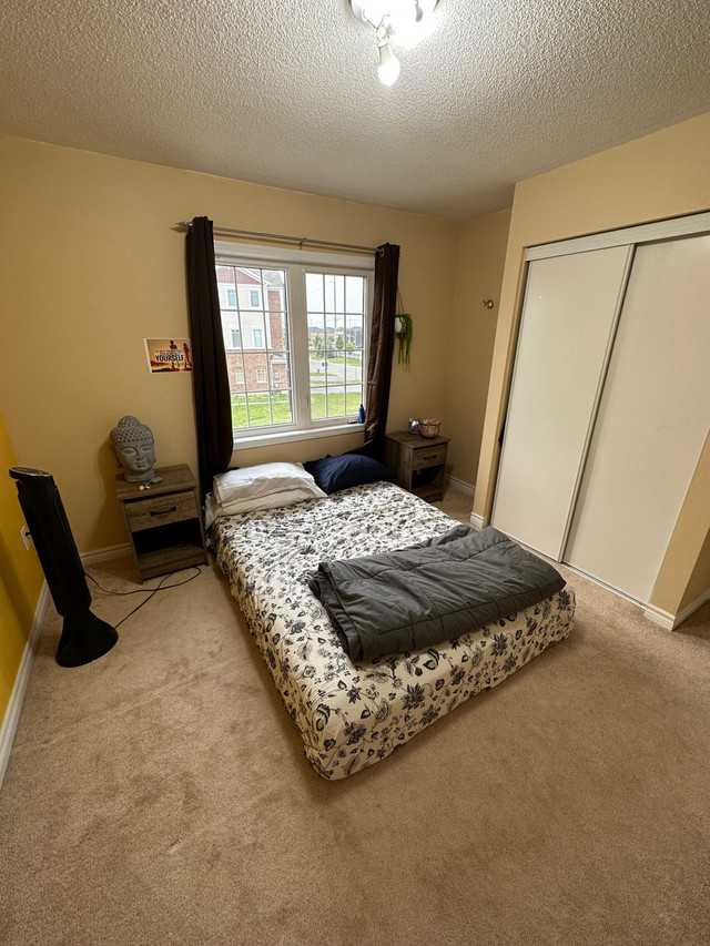 Creditview and Mayfield- ROOMS FOR RENT FOR FEMALES- $ 675 in Room Rentals & Roommates in Oakville / Halton Region