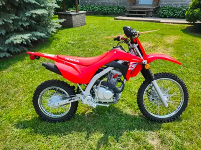 Honda CRF 125F $4,000.00 3 hours of use 125cc, 4-stroke
