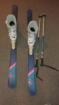 Girls downhill skis 107s boots 245/285mm poles 95