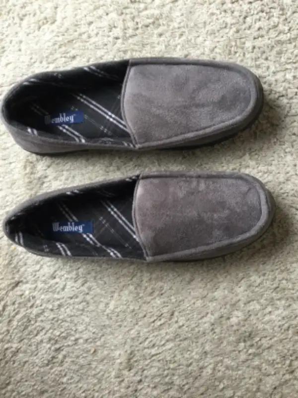 New Wembley Men’s Slippers in Men's Shoes in Calgary - Image 2