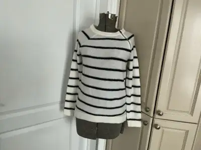 ABERCROMBIE & FITCH SUZE XS NEW CONDITION , View more