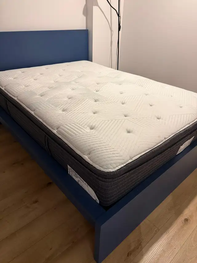Lit double + matelas orthopédique | Double Bed + Orthopedic Mat in Beds & Mattresses in City of Montréal - Image 3