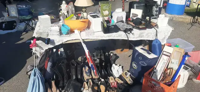Vente de garage samedi et dimanche 6- 7juin de 7 à 17hrs in Garage Sales in Laval / North Shore - Image 4