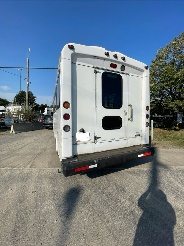 2016 GMC  Chassis - Wheelchair  Bus in Cars & Trucks in City of Toronto - Image 4