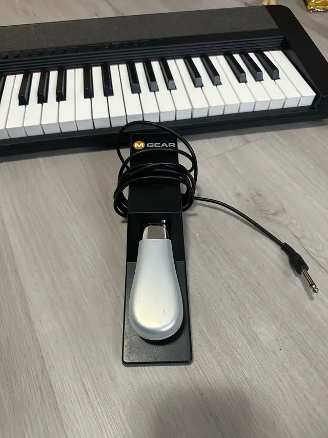 Casio CT-S1 Piano Keyboard, Sustain Pedal Included in Pianos & Keyboards in London - Image 4