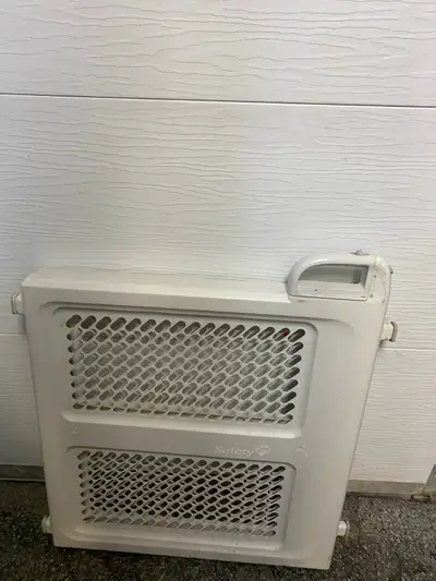 Deux Barrières de sécurité. Dimensions : 26 pouces de haut. Pour la longueur : minimum 26 po et maxi...