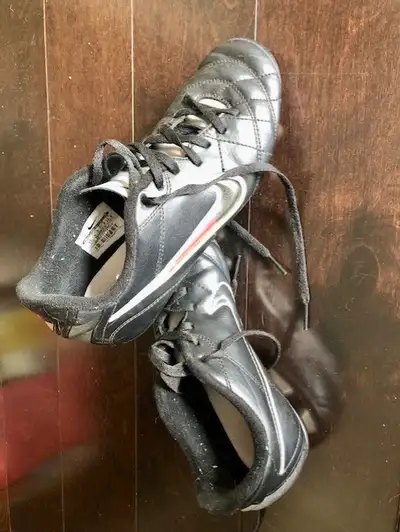 Nike Outdoor Soccer shoes. Size 5 US, View more