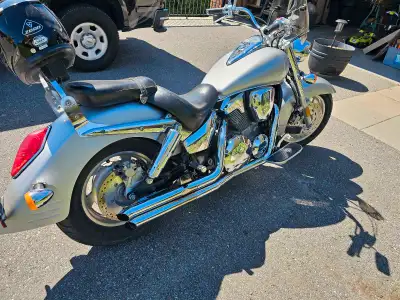 2005 VTX 1300, Aftermarket pipes, new battery and nearly new Michelin Commander II tires. asking $36...