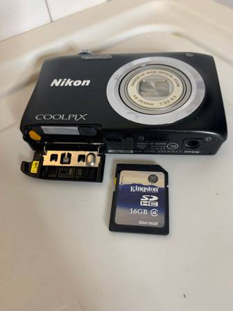 Nikon COOLPIX A100 20.1MP 5x Digital Camera - Black in Cameras & Camcorders in Burnaby/New Westminster - Image 3