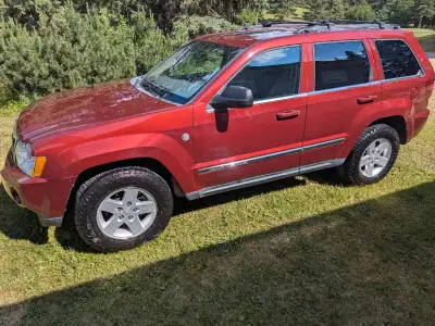 2007 Jeep Grand Cherokee Limited 5.7L Hemi 4WD New windshield 224,000 km. Automatic Transmission Pow...