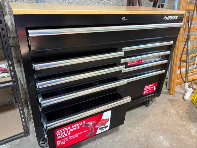 Husky Workbench on Wheel569246288435619841