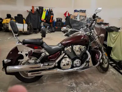 Like new Condition All luggage is included. New tires about 2000 kl ago. The Odometer reading of 22,...