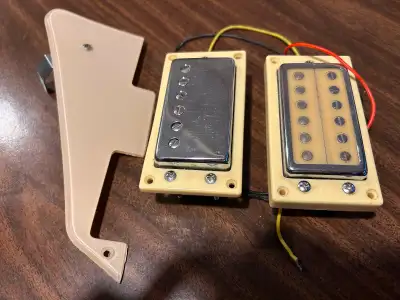 Univox Hi-Flyer Guitar Pickup set 1970s - Cream, View more