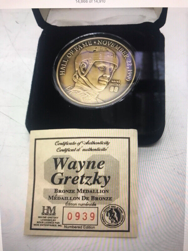 VINTAGE GRETZKY  BRONZE MEDALLION 1998 NAGANO PIN LABATT'S in Arts & Collectibles in Mississauga / Peel Region - Image 3