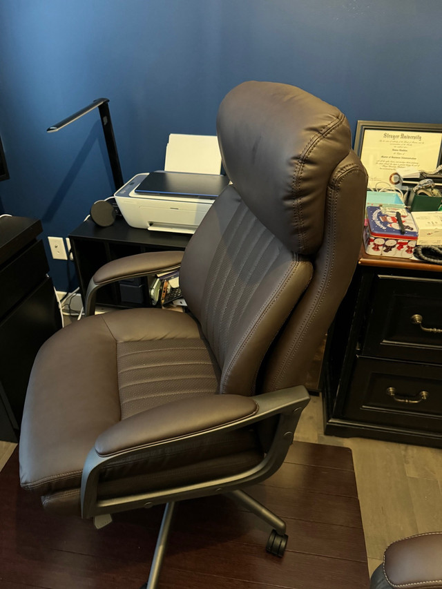 Lay Z Boy Executive Office Chair in Chairs & Recliners in St. Albert - Image 3