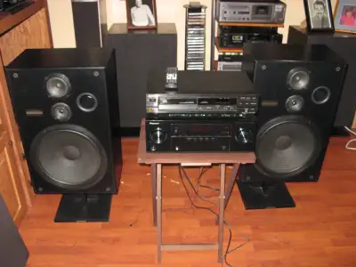 Pioneer 5.1 Receiver vsx-521 120 watts per channel and Pioneer Speakers 15 inch 3 way CS G405 150 wa...