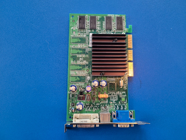 Ordinateur PC NVIDIA GeForce FX5200 AGP 8x 128Mb DDR 64Bits dans Composants de système  à Laval/Rive Nord